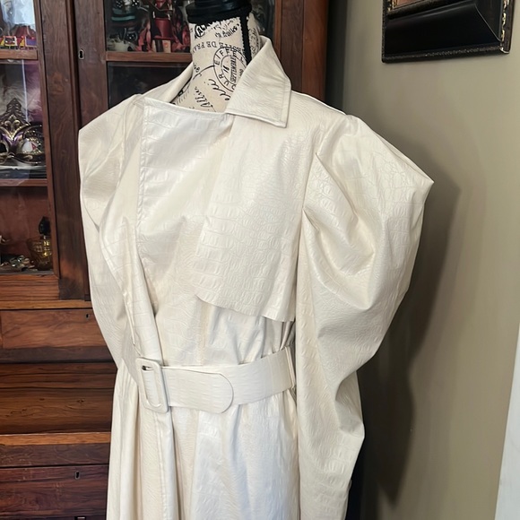 Faux Leather Single Breasted White trench w Statement Sleeve - Picture 7 of 15
